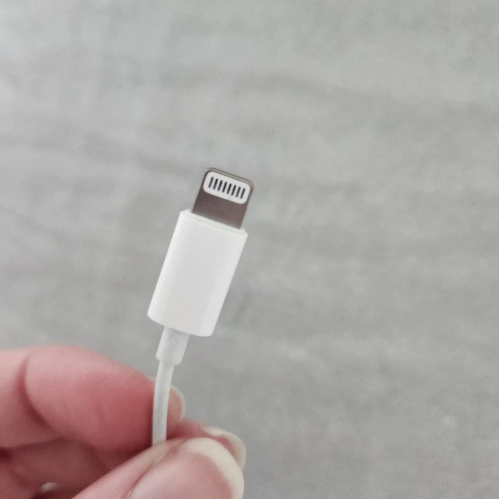 Apple Lightning to 3.5mm Headphone Jack Adapter White Dongle A1749 iPhone iPad